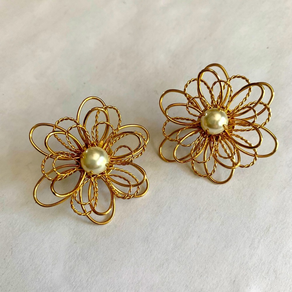Large gold flora studs